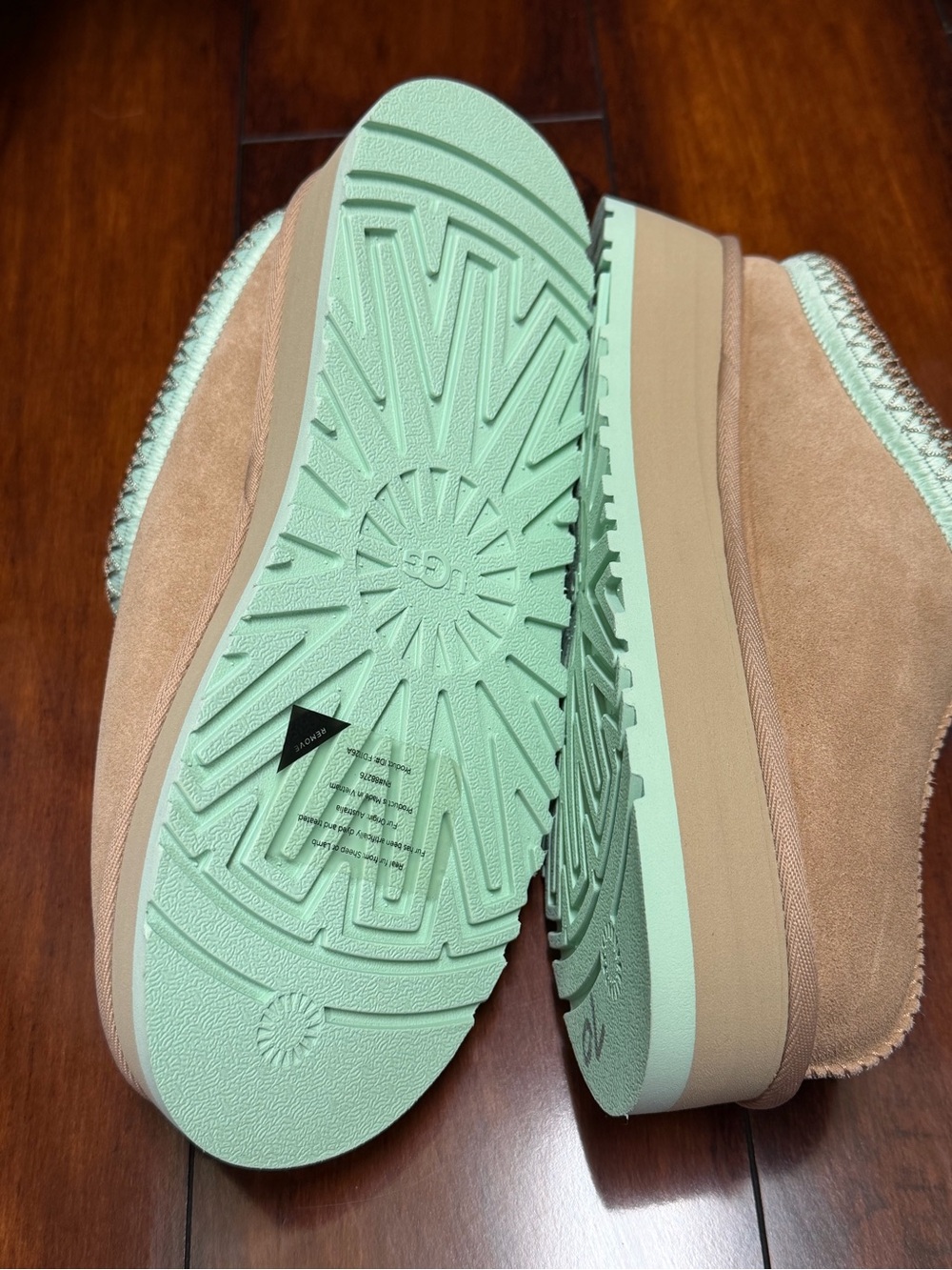 UGG Women's Arroyo Greenbelle, SZ 7, NWOB - Picture 5 of 11